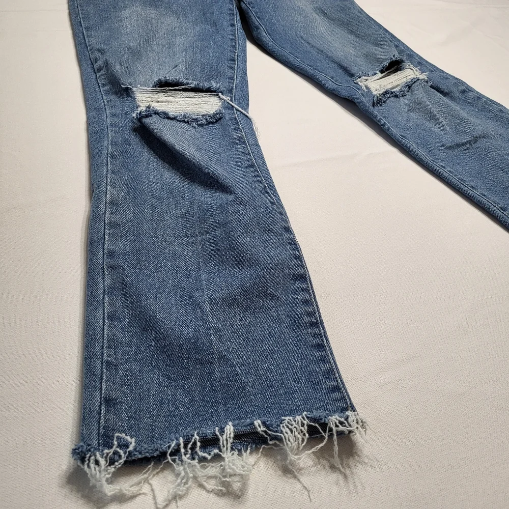 Kensie The Slim Raw Hem Distressed Women's Size 6 Medium Wash Blue Denim Jeans